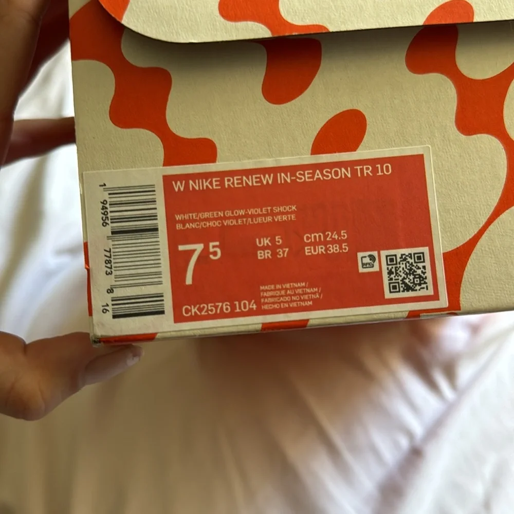 Nike - Picture 4 of 4